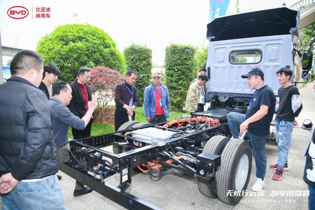 The Scenario - based Electric Light Truck is Upgraded Again: The BYD Light Truck T5 Premium Edition is Launched