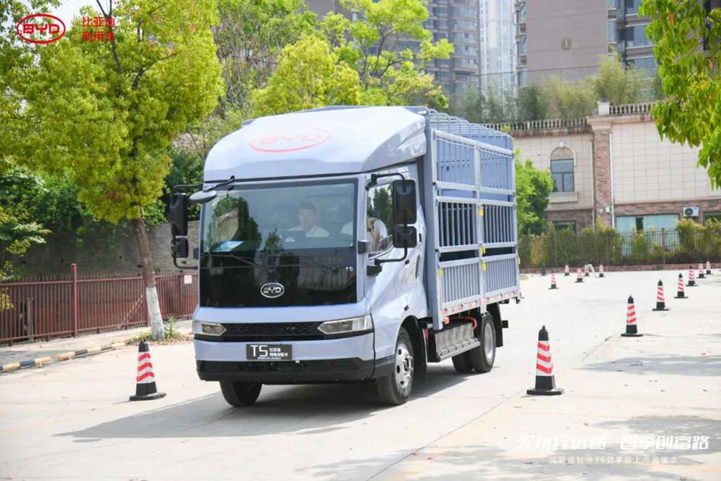 The Scenario - based Electric Light Truck is Upgraded Again: The BYD Light Truck T5 Premium Edition is Launched