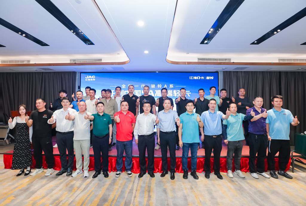 The Brand-new Junling A9 Debuts in Wuhan, Redefining High-end Light Trucks with the "5A Standard"