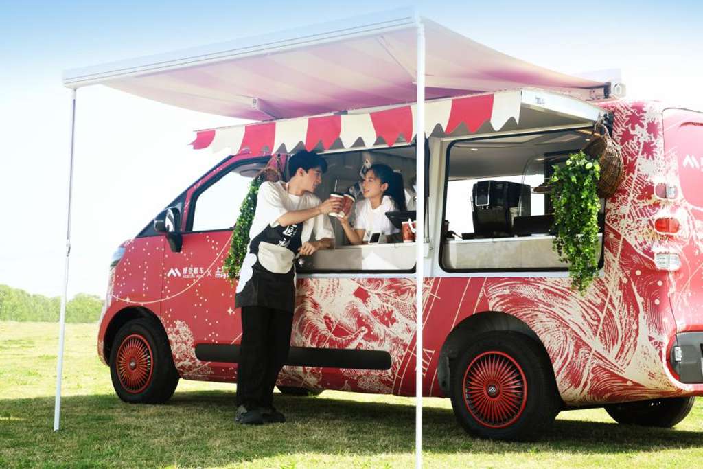 SAIC Maxus Dana V1 Transforms Vans from Tools into "Business Magic Cubes"