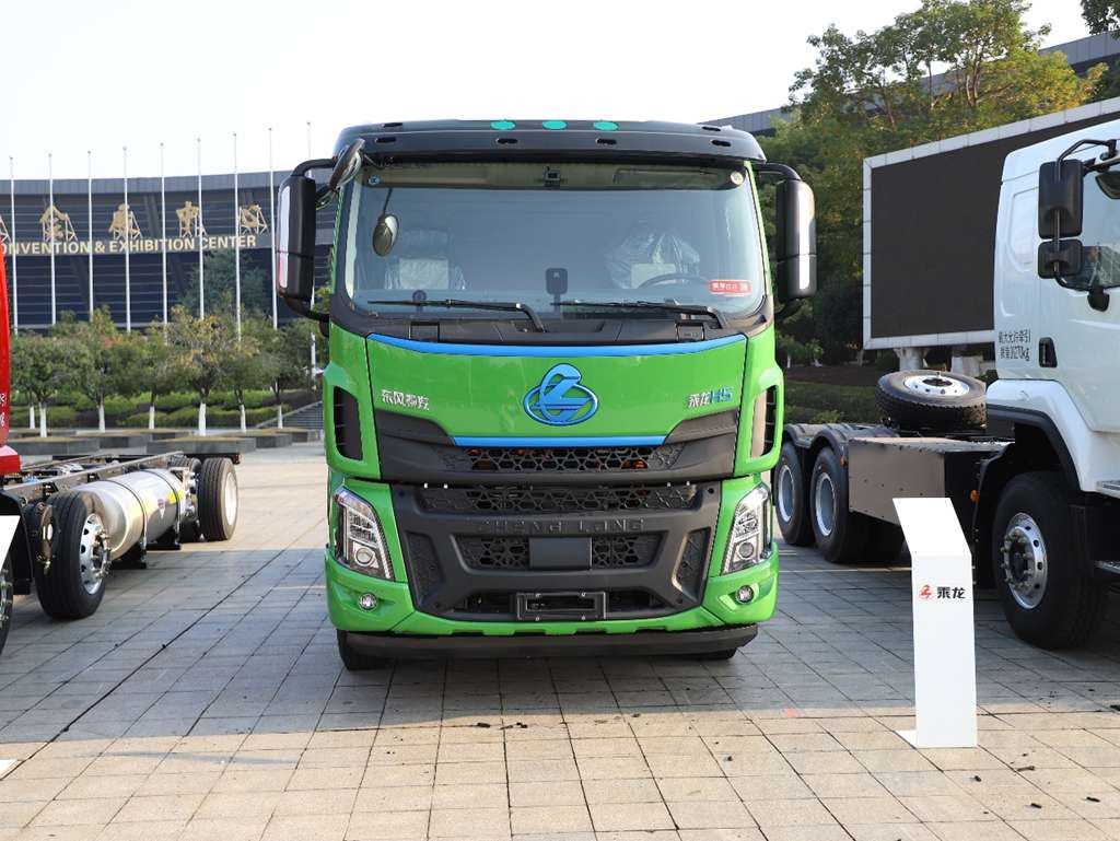 The Chenglong H5 Pure - Electric Heavy - Duty Truck is Upgraded Again with a 646 - kWh Large - Capacity Battery and a High - Efficiency Power Chain