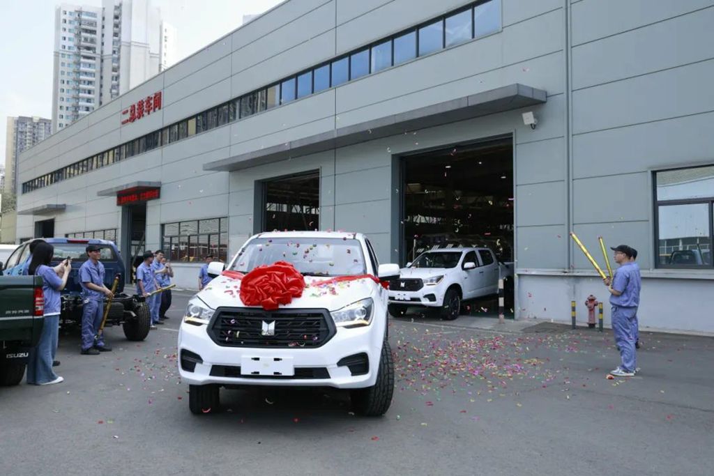 The First T28 Entrepreneur Pickup Truck of Qingling Rolls off the Production Line, with All - Scenario Applications and the Ability to Shoulder Heavy Loads