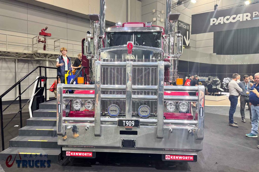 Experiencing the Power Feast of Long-Nose Trucks! And American Cab-Over Trucks? A Tour of the 2025 Brisbane Truck Show · American Trucks Edition