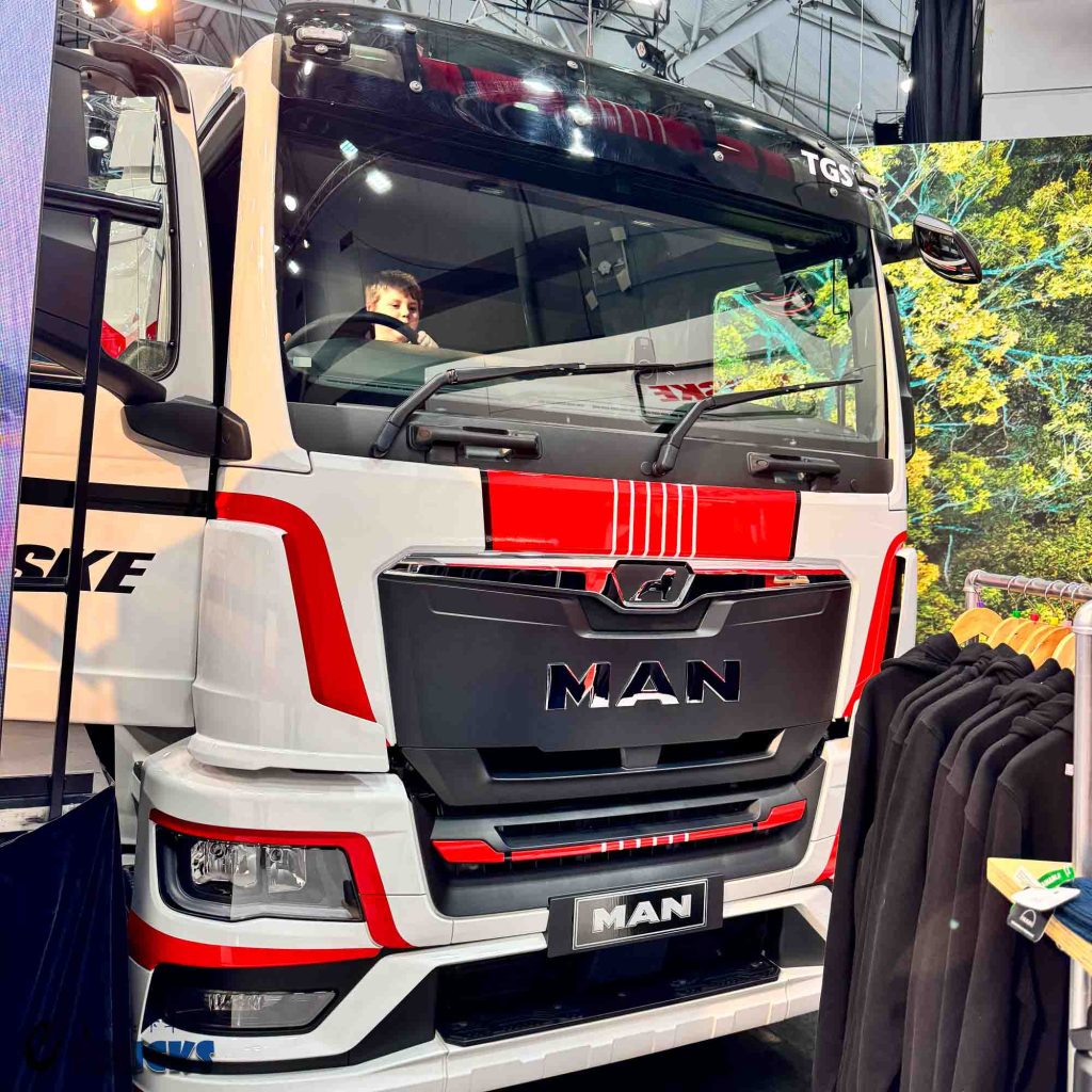 Touring the 2025 Brisbane Truck Show · European Trucks Edition: The New Generation Tatra Phoenix and Iveco Dual-Drive Models Unveiled