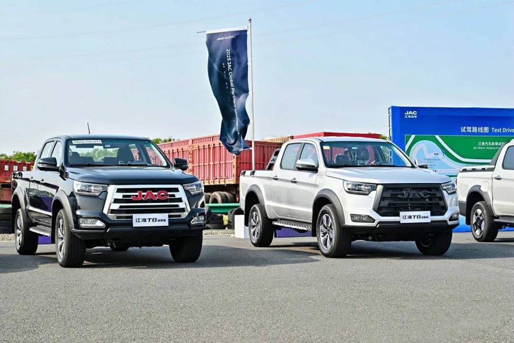 Double - digit year - on - year growth in cumulative domestic and international sales! Jac Pickup sold over 6,000 units globally in April.