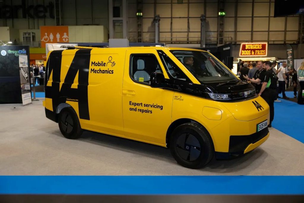 The Farizon Super VAN Debuted at the 2025 Birmingham Commercial Vehicle Show