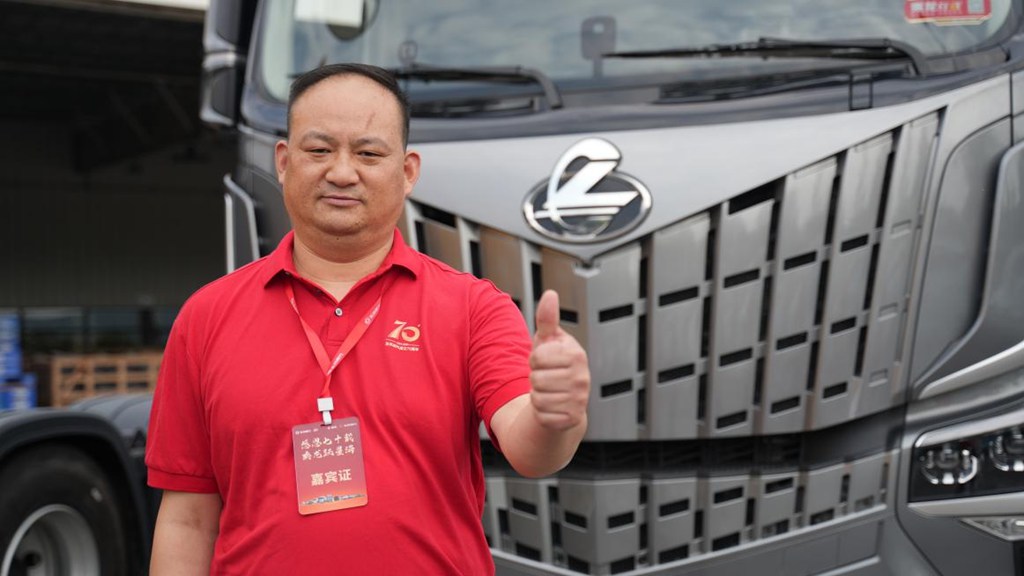 Chenglong HK LNG Tractor: A High-Income Solution for Trunk Line Logistics