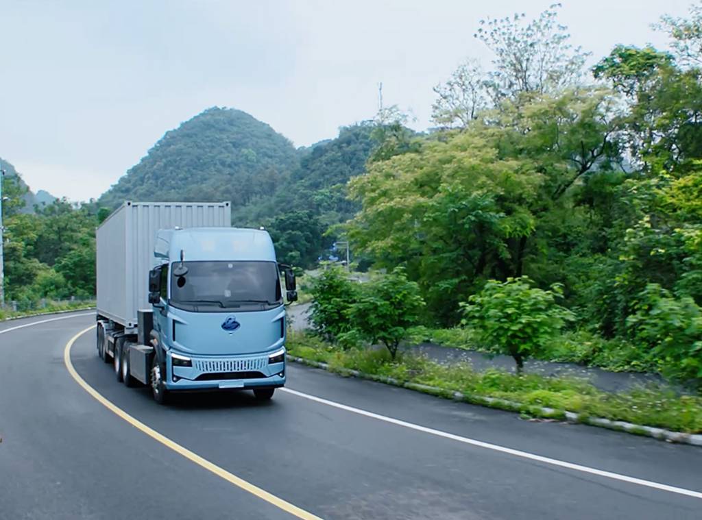 DFLZM's 9th 67 Brand Customer Day Highlights: Three-Dimensional Upgrades in Overseas Expansion, New Energy, and Public Welfare
