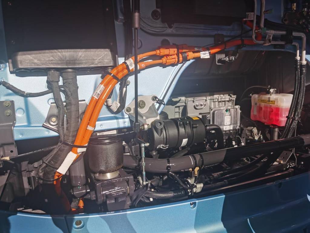Great Breakthrough in Three-Electric Technologies! Chenglong YIWEI 5 Sets a Performance Benchmark for New Energy Heavy-Duty Trucks