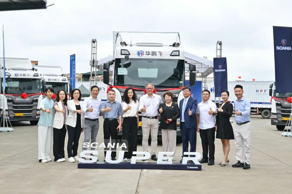 Scania Delivers 25 Super Trucks to Huapengfei, Empowering TIR Business Upgrade