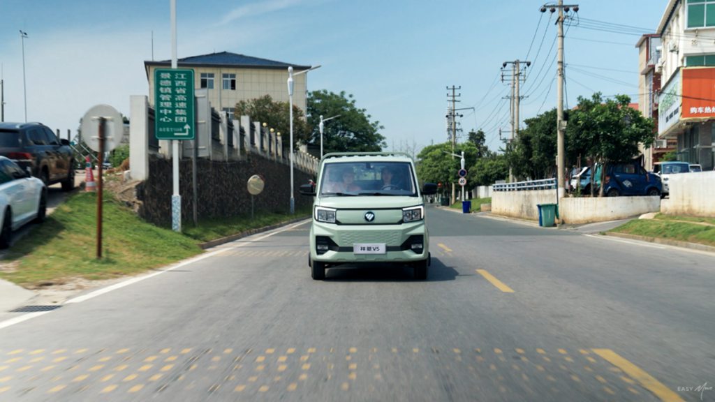Wide-Body for Heavy Loading, Worry-Free Operation! Xiangling V5 EV Redefines Micro-Truck Value with All-Around Strength