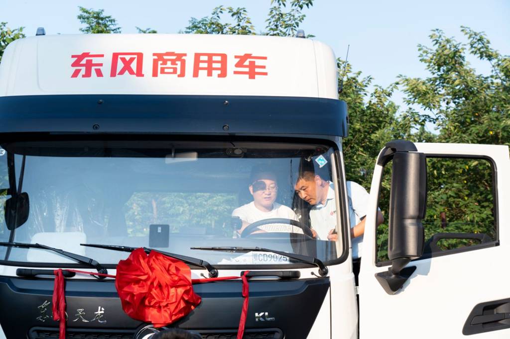 The First Stop of Dongfeng Commercial Vehicles' Express Tractor National Tasting Event Kicks off in Weifang