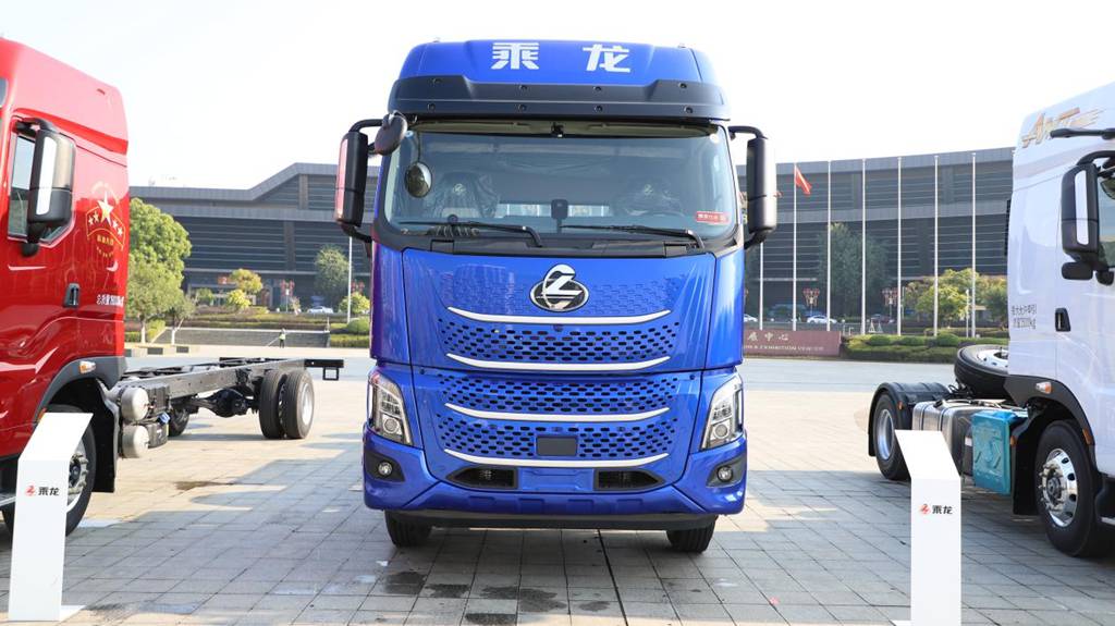 Carry More, Run Faster, and Stay Comfortable: Chenglong H7 Pro 8X4 Green Logistics RV Helps Trucker Create Wealth Easily