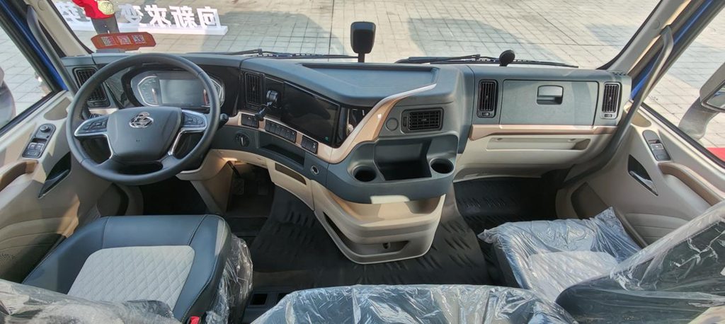 Carry More, Run Faster, and Stay Comfortable: Chenglong H7 Pro 8X4 Green Logistics RV Helps Trucker Create Wealth Easily