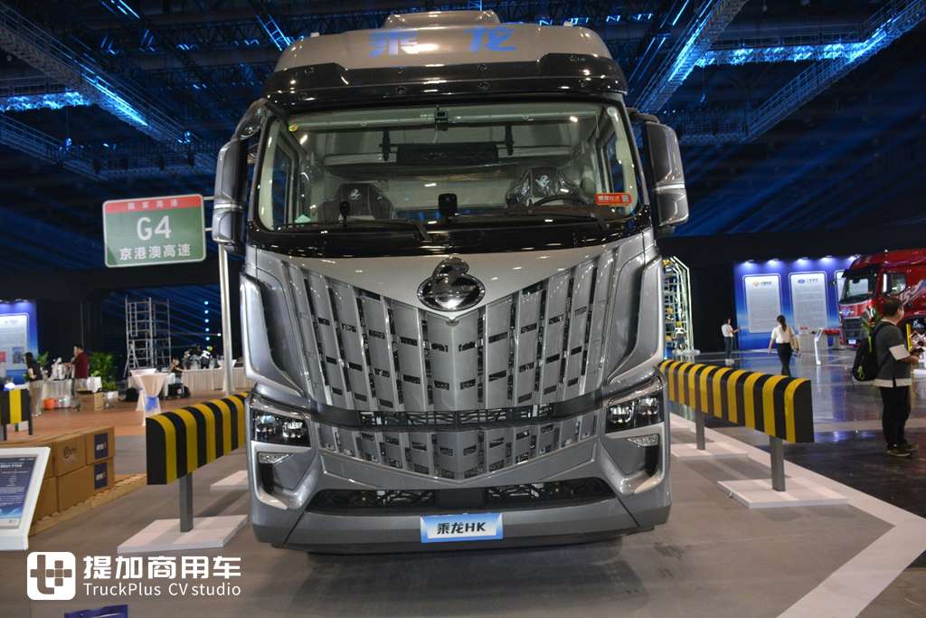 5% Gas Saving, New Experience of High-end Gas Vehicles: Live Shooting of Chenglong HK 630hp LNG Tractor