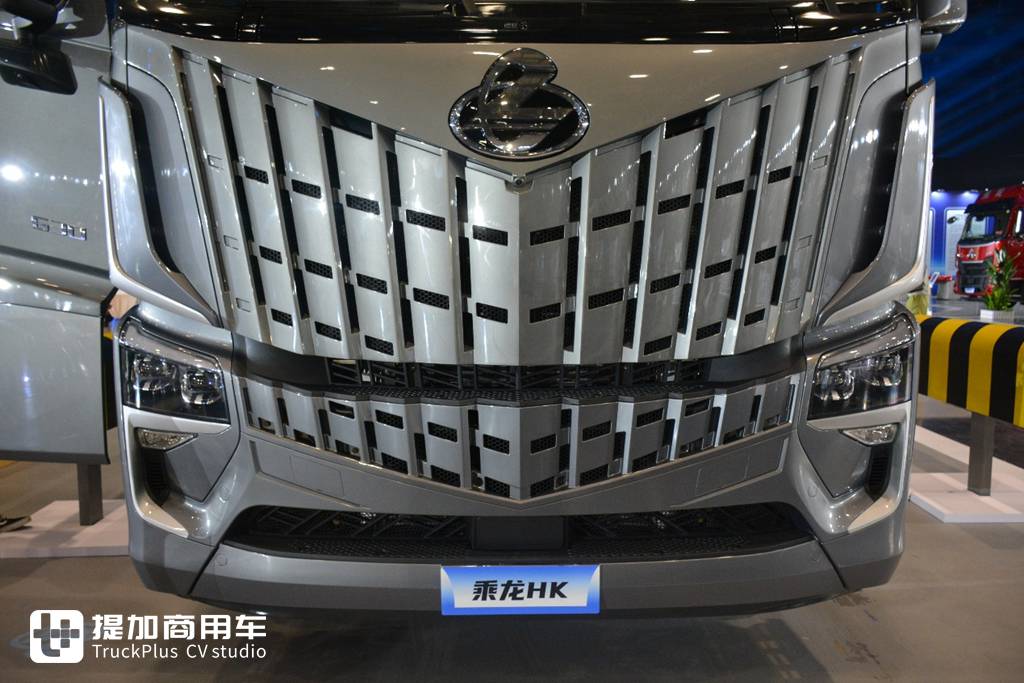5% Gas Saving, New Experience of High-end Gas Vehicles: Live Shooting of Chenglong HK 630hp LNG Tractor