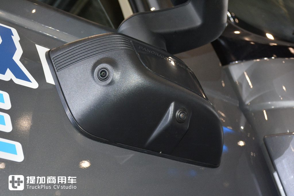 5% Gas Saving, New Experience of High-end Gas Vehicles: Live Shooting of Chenglong HK 630hp LNG Tractor