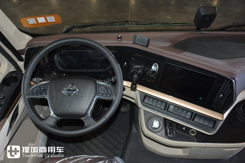 5% Gas Saving, New Experience of High-end Gas Vehicles: Live Shooting of Chenglong HK 630hp LNG Tractor