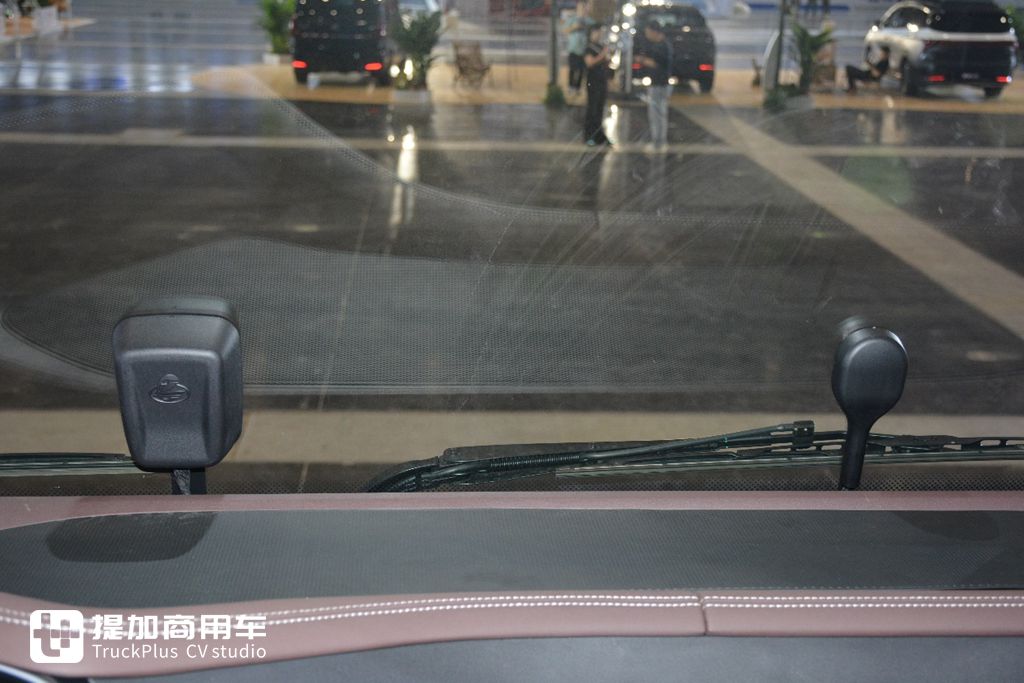 5% Gas Saving, New Experience of High-end Gas Vehicles: Live Shooting of Chenglong HK 630hp LNG Tractor