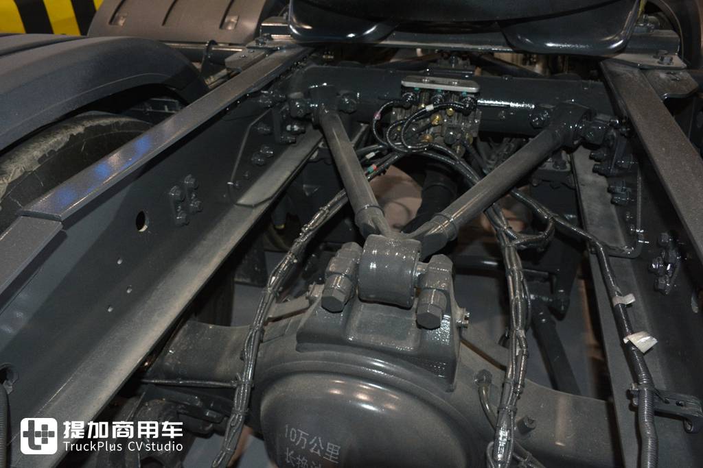 5% Gas Saving, New Experience of High-end Gas Vehicles: Live Shooting of Chenglong HK 630hp LNG Tractor