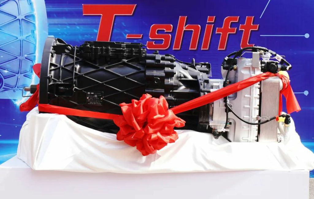 FAW TRUCKS T-shift 12-speed AMT Product Launch Conference and 2025 Beijing-Tianjin-Hebei 10,000-Vehicle Celebration Held in Grand Style