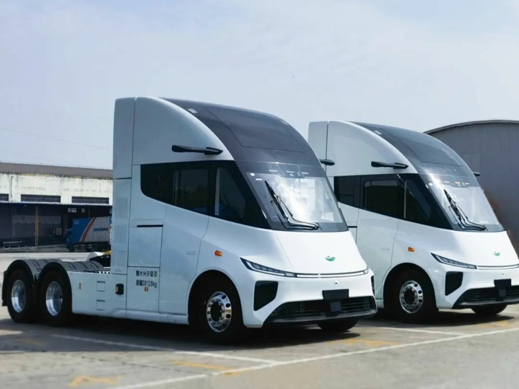 Windrose R700 with 670km Range Officially Delivered to Rongqing Logistics