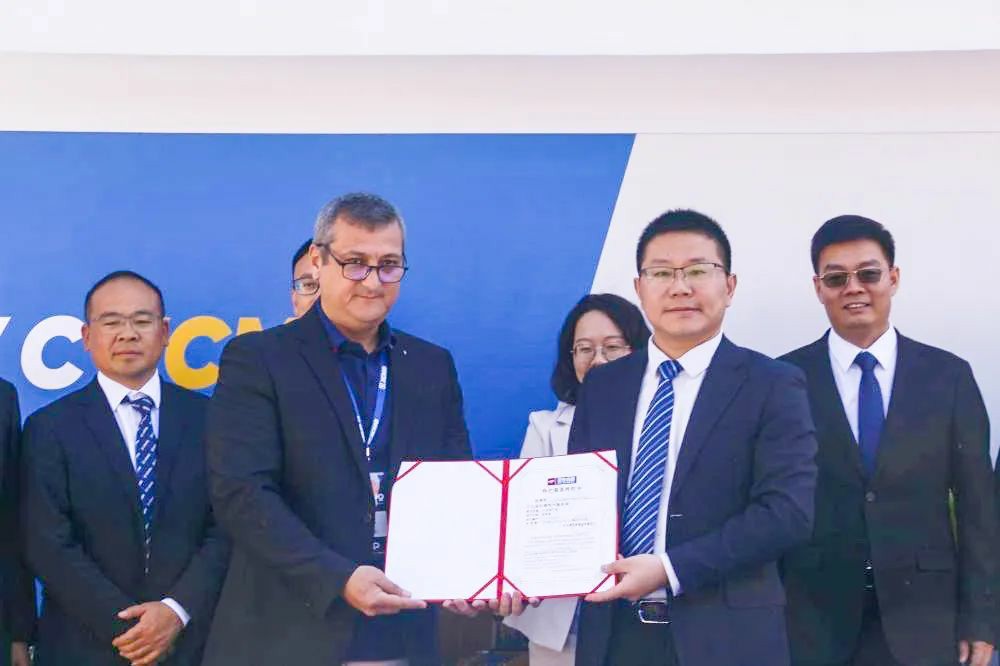 Yuchai and XCMG Sign Strategic International Cooperation Agreement