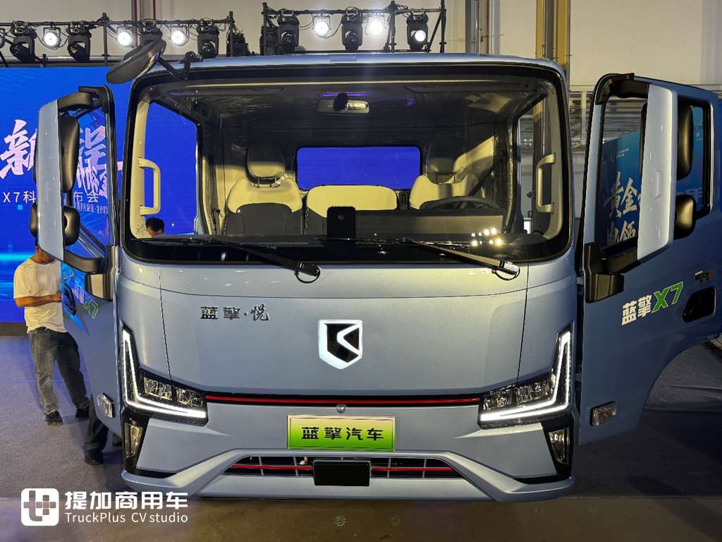 Real Shot of Weichai LANDKING's High-end New Product X7 Electric Light Truck Equipped with Stellar·Super Pure Electric Golden Power Platform