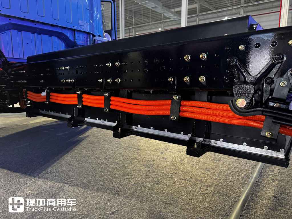 Real Shot of Weichai LANDKING's High-end New Product X7 Electric Light Truck Equipped with Stellar·Super Pure Electric Golden Power Platform