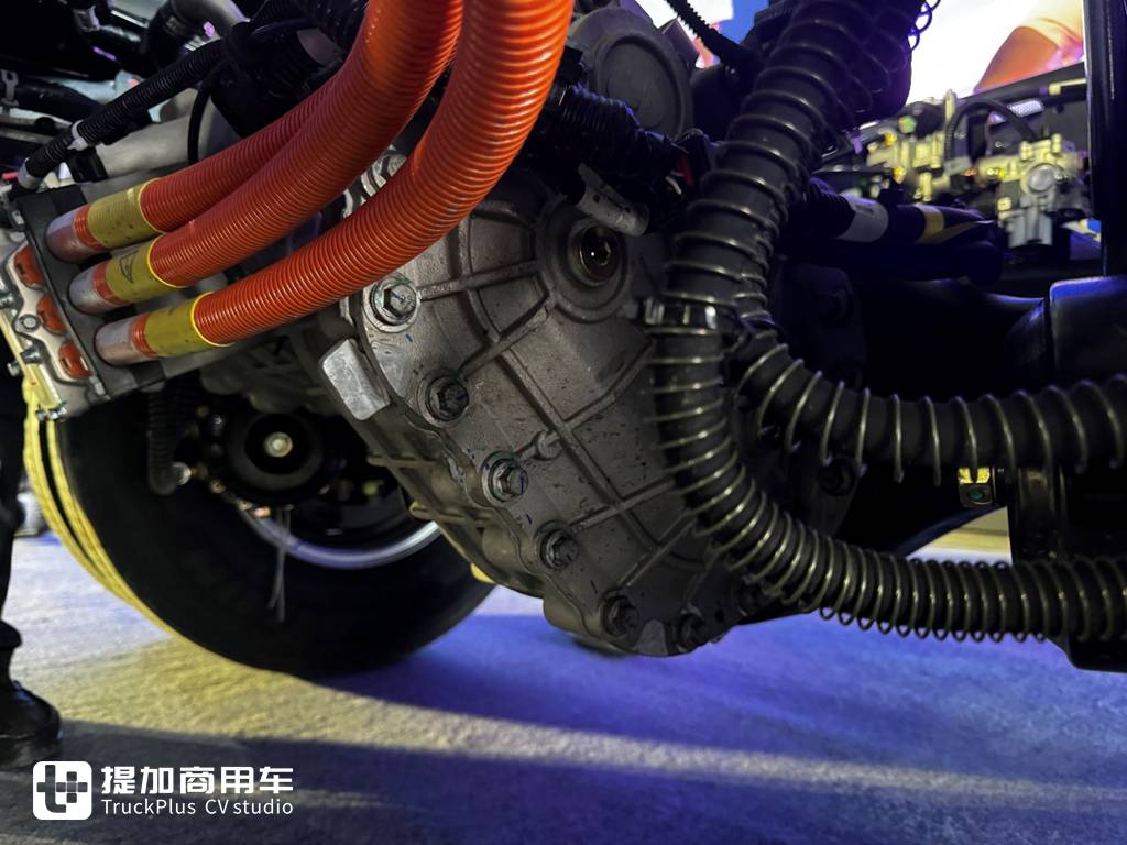 Real Shot of Weichai LANDKING's High-end New Product X7 Electric Light Truck Equipped with Stellar·Super Pure Electric Golden Power Platform