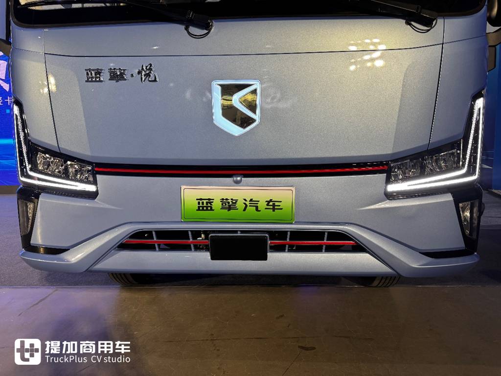 Real Shot of Weichai LANDKING's High-end New Product X7 Electric Light Truck Equipped with Stellar·Super Pure Electric Golden Power Platform