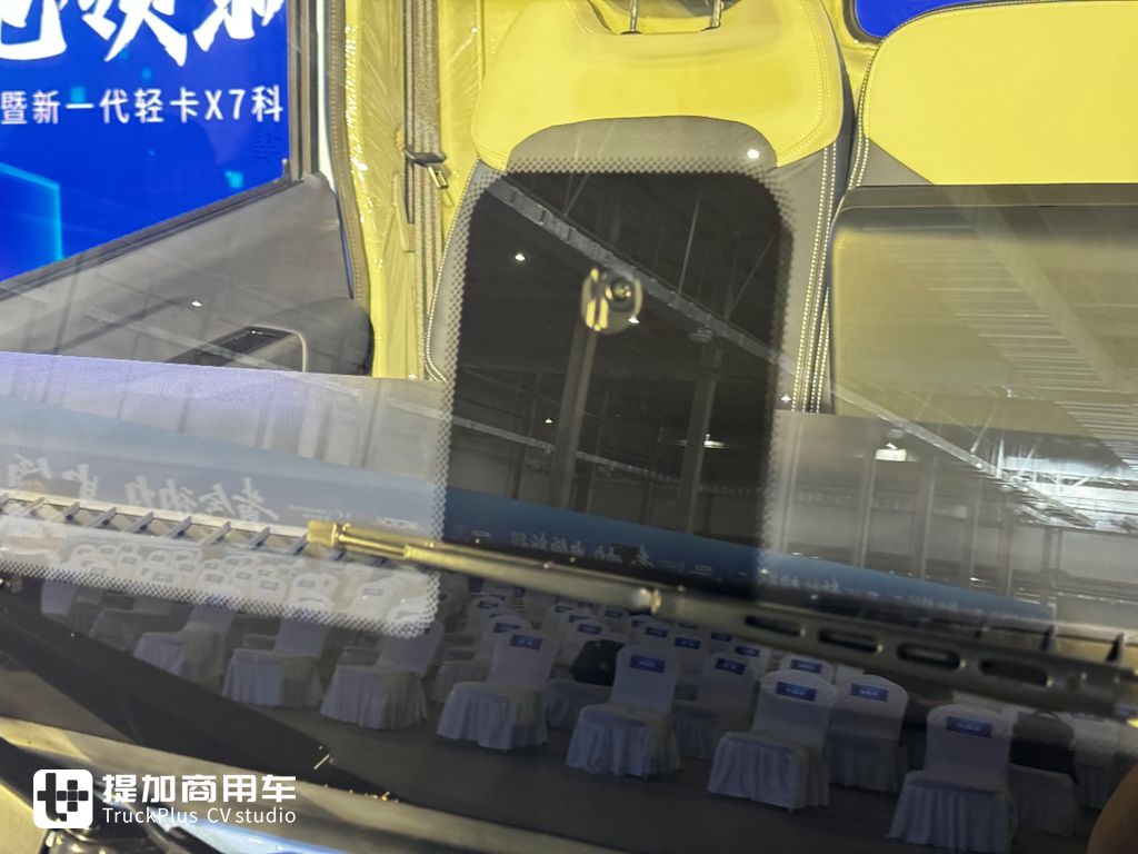 Real Shot of Weichai LANDKING's High-end New Product X7 Electric Light Truck Equipped with Stellar·Super Pure Electric Golden Power Platform