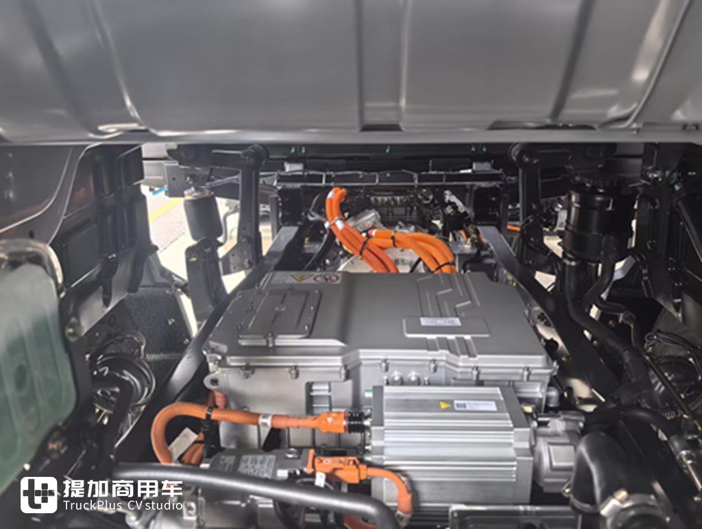 The King of Electric Heavy-Duty Trucks Arrives: New Platform Saves More Electricity, Chenglong Launches Yiwei 5 Electric Heavy-Duty Truck!