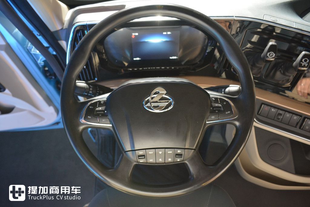 The King of Electric Heavy-Duty Trucks Arrives: New Platform Saves More Electricity, Chenglong Launches Yiwei 5 Electric Heavy-Duty Truck!