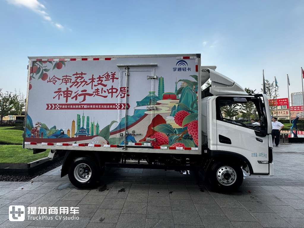 Specializing in Long-Distance Transport: Factory-Fitted High-Roof Double Bunk Cab – Yutong T6 Electric Light Truck Live Shot