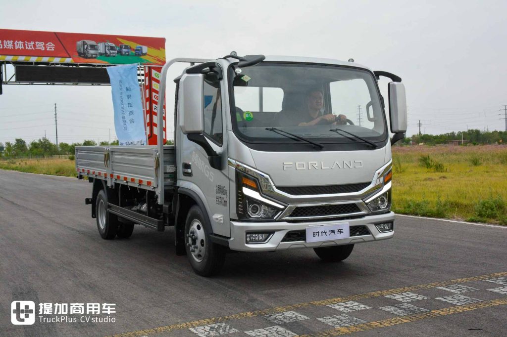Low Cost + Long Range: A Real Shot of the Logo-Renewed Forland L5-LNG Light Truck!