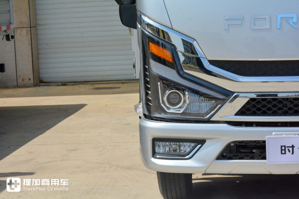 Low Cost + Long Range: A Real Shot of the Logo-Renewed Forland L5-LNG Light Truck!