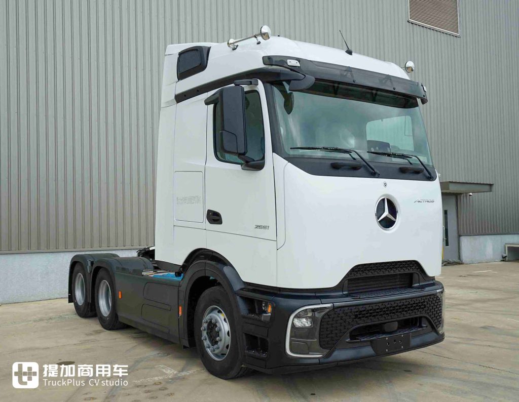 Rumors of Withdrawal from China Debunked? New-Generation Mercedes-Benz Actros Domestic Model Appears in Official Announcement! A Look at Its Differences from the European Version!