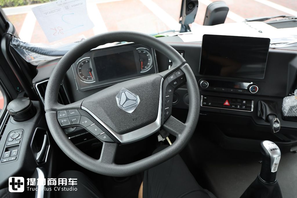 SITRAK Arrives with a Starting Price of Over 200,000 Yuan: Live Shot of Sinotruk’s New SITRAK G7M Tractor – Let’s Check Its Configuration