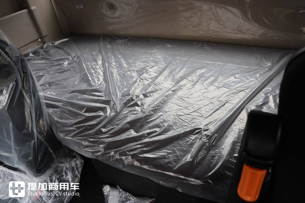 SITRAK Arrives with a Starting Price of Over 200,000 Yuan: Live Shot of Sinotruk’s New SITRAK G7M Tractor – Let’s Check Its Configuration