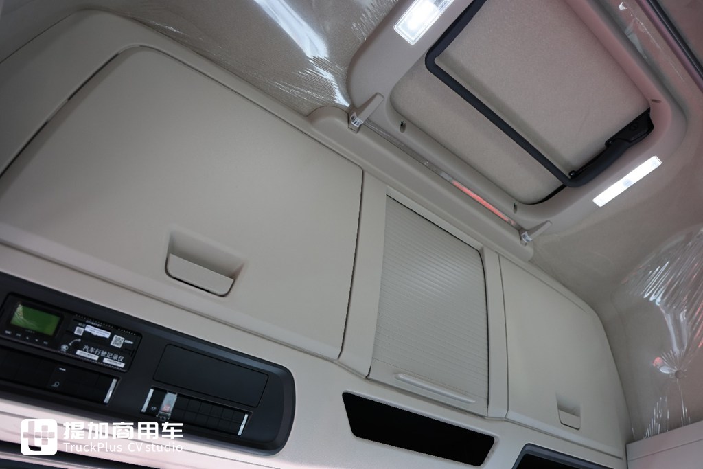 SITRAK Arrives with a Starting Price of Over 200,000 Yuan: Live Shot of Sinotruk’s New SITRAK G7M Tractor – Let’s Check Its Configuration