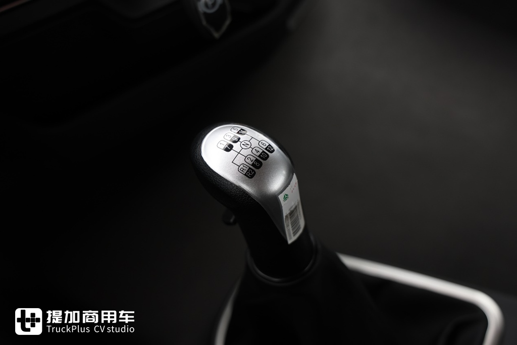 SITRAK Arrives with a Starting Price of Over 200,000 Yuan: Live Shot of Sinotruk’s New SITRAK G7M Tractor – Let’s Check Its Configuration