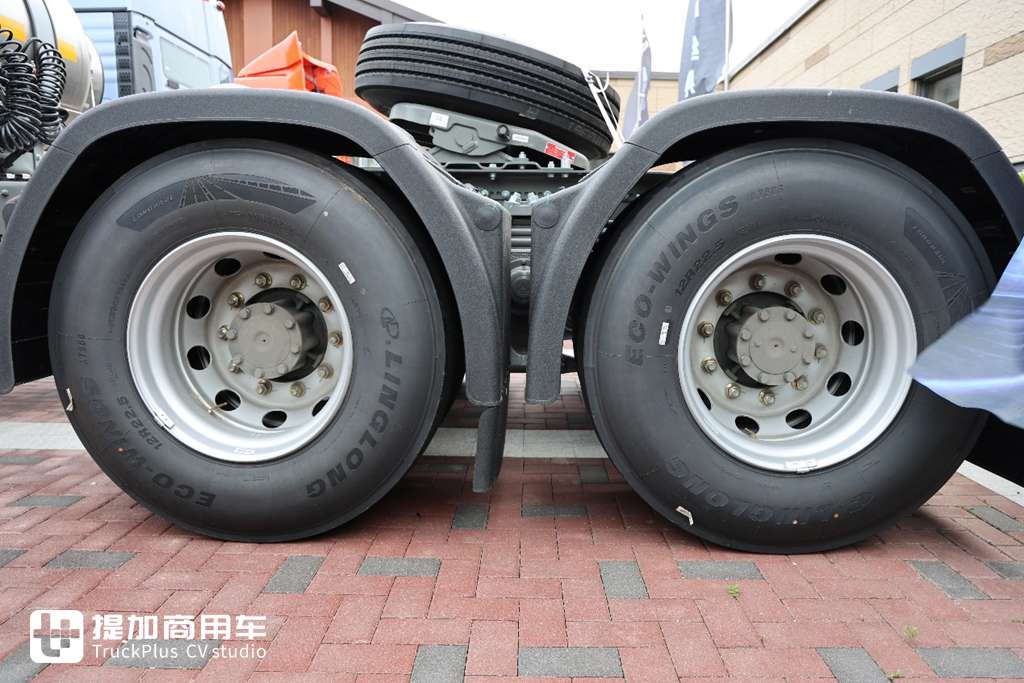 SITRAK Arrives with a Starting Price of Over 200,000 Yuan: Live Shot of Sinotruk’s New SITRAK G7M Tractor – Let’s Check Its Configuration