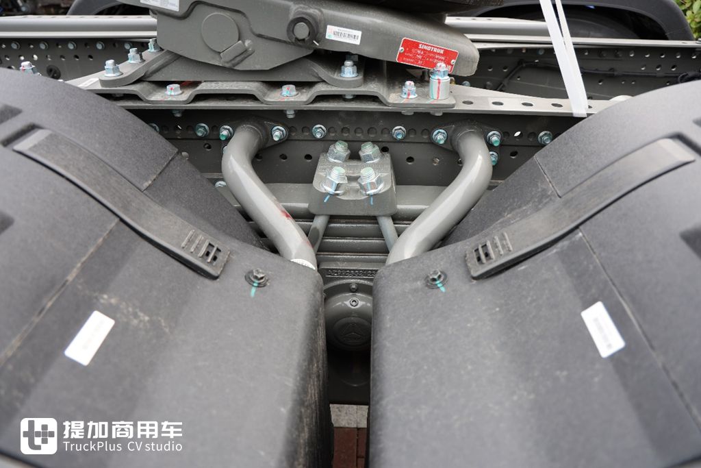 SITRAK Arrives with a Starting Price of Over 200,000 Yuan: Live Shot of Sinotruk’s New SITRAK G7M Tractor – Let’s Check Its Configuration