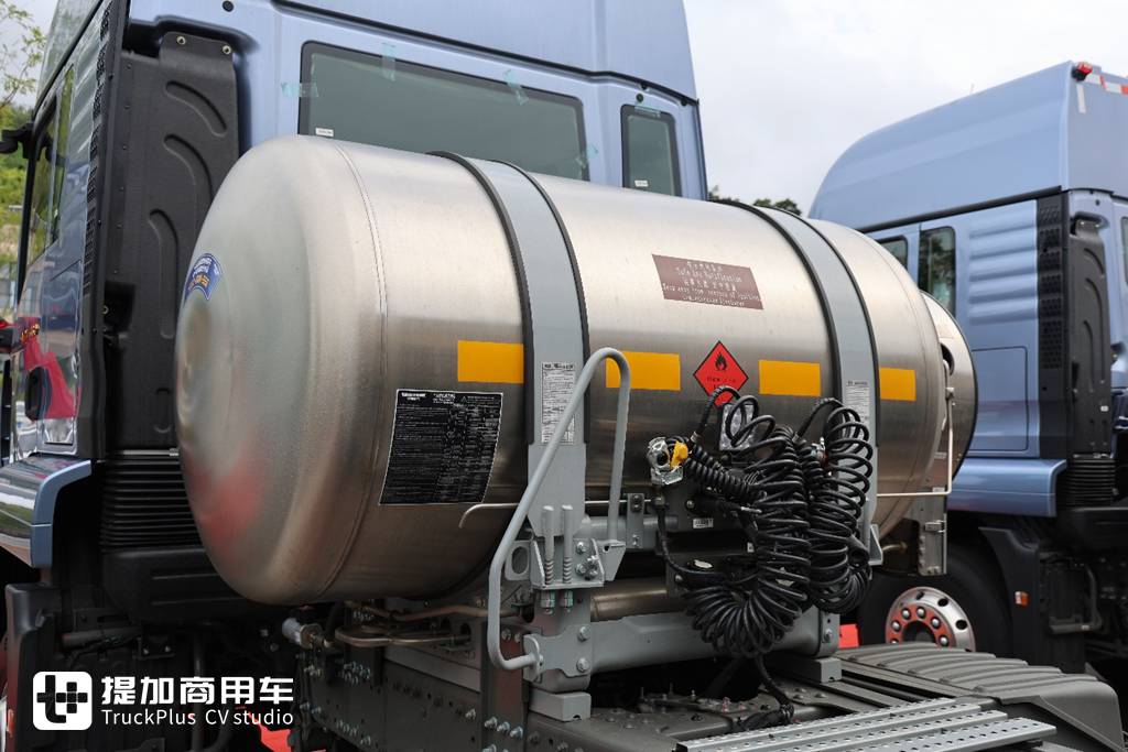SITRAK Arrives with a Starting Price of Over 200,000 Yuan: Live Shot of Sinotruk’s New SITRAK G7M Tractor – Let’s Check Its Configuration