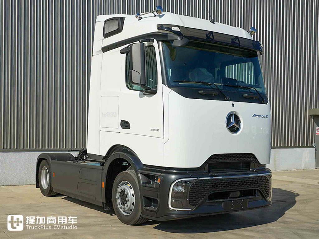 Rumors of Withdrawal from China Debunked? New-Generation Mercedes-Benz Actros Domestic Model Appears in Official Announcement! A Look at Its Differences from the European Version!
