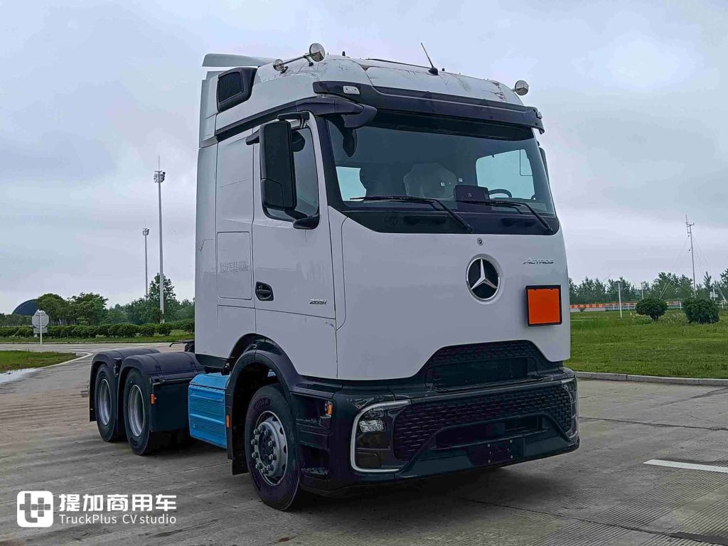 Rumors of Withdrawal from China Debunked? New-Generation Mercedes-Benz Actros Domestic Model Appears in Official Announcement! A Look at Its Differences from the European Version!