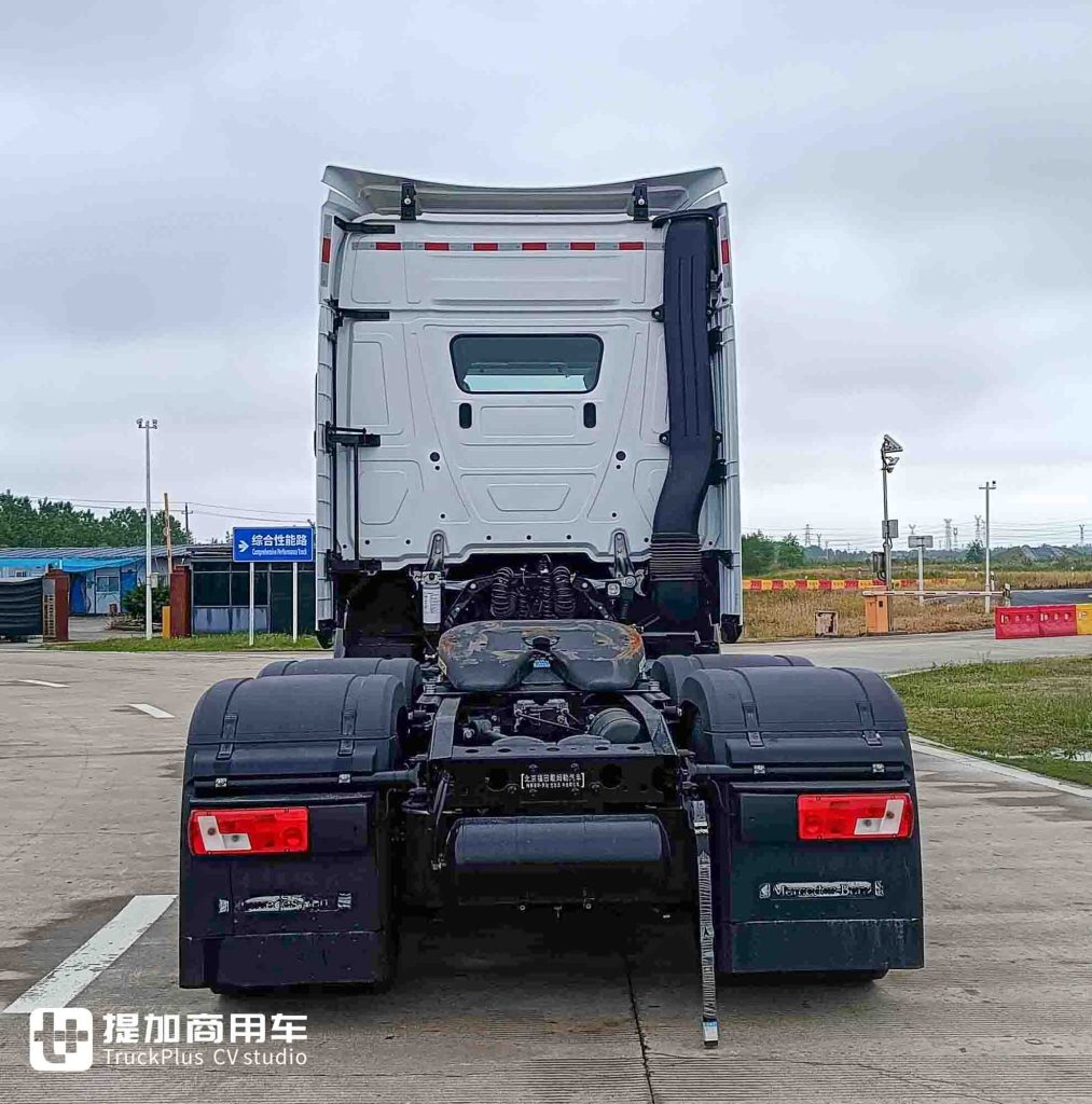 Rumors of Withdrawal from China Debunked? New-Generation Mercedes-Benz Actros Domestic Model Appears in Official Announcement! A Look at Its Differences from the European Version!