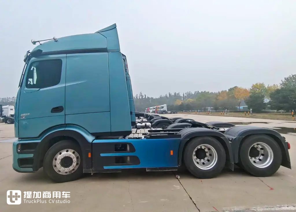 Rumors of Withdrawal from China Debunked? New-Generation Mercedes-Benz Actros Domestic Model Appears in Official Announcement! A Look at Its Differences from the European Version!