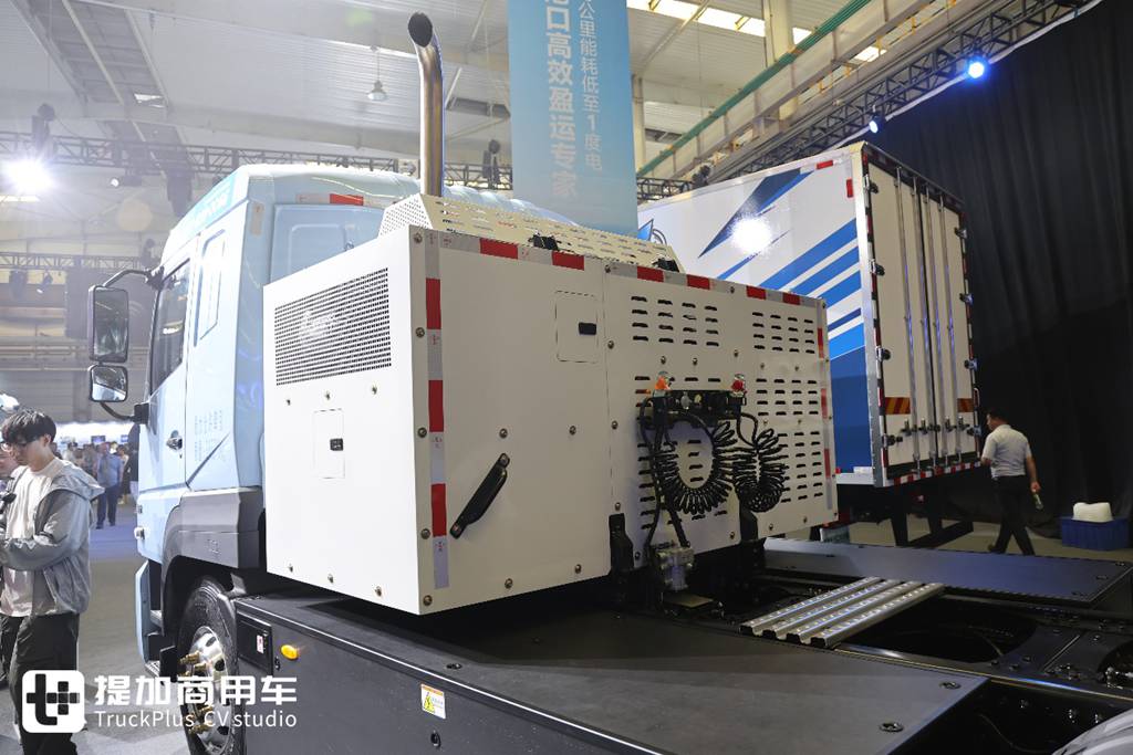 Equipped with a 400kWh Battery Pack, Yet Boasting a 1,000-Kilometer Range? Live Shot of Yutong T400RE’s All-New Extended-Range Heavy-Duty Truck